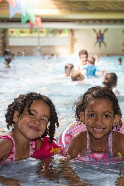 Thematisches Schwimmparadies