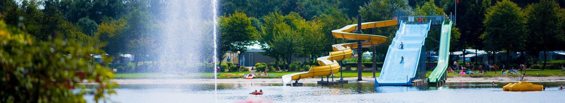 Vakantiepark met groot zwemmeer