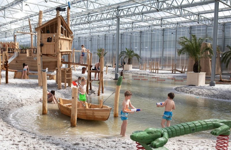 Veelzijdig vakantiepark met indoor strandbad