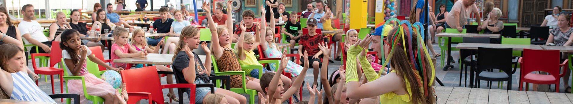 Oostappen park blauwe meer animatie