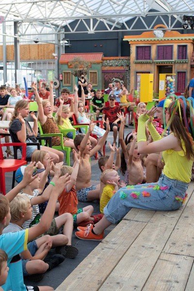 Oostappen park blauwe meer animatie