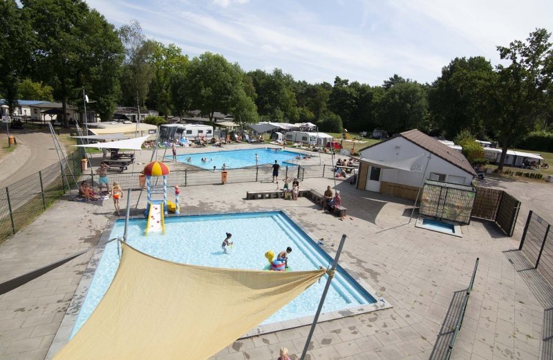 Schwimmbad im Freien