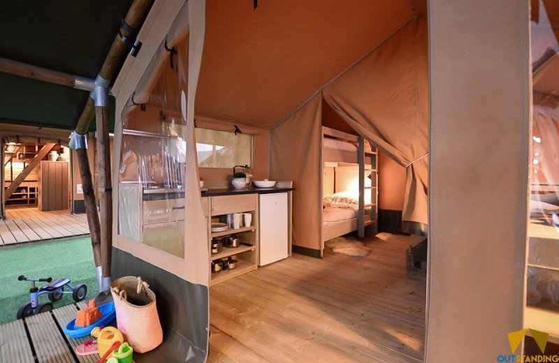 Safari tent compact interior showroom2