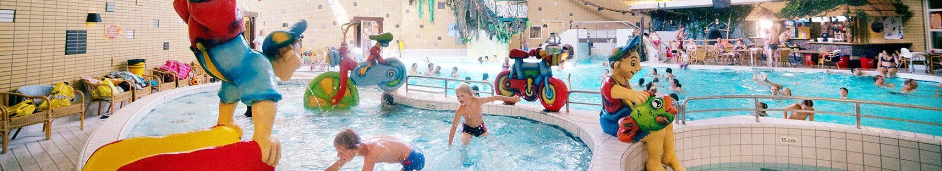 Ferienpark mit subtropischem Schwimmbad