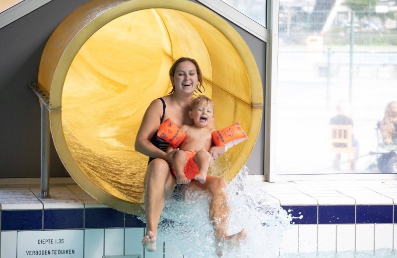 Überdachtes Schwimmbad